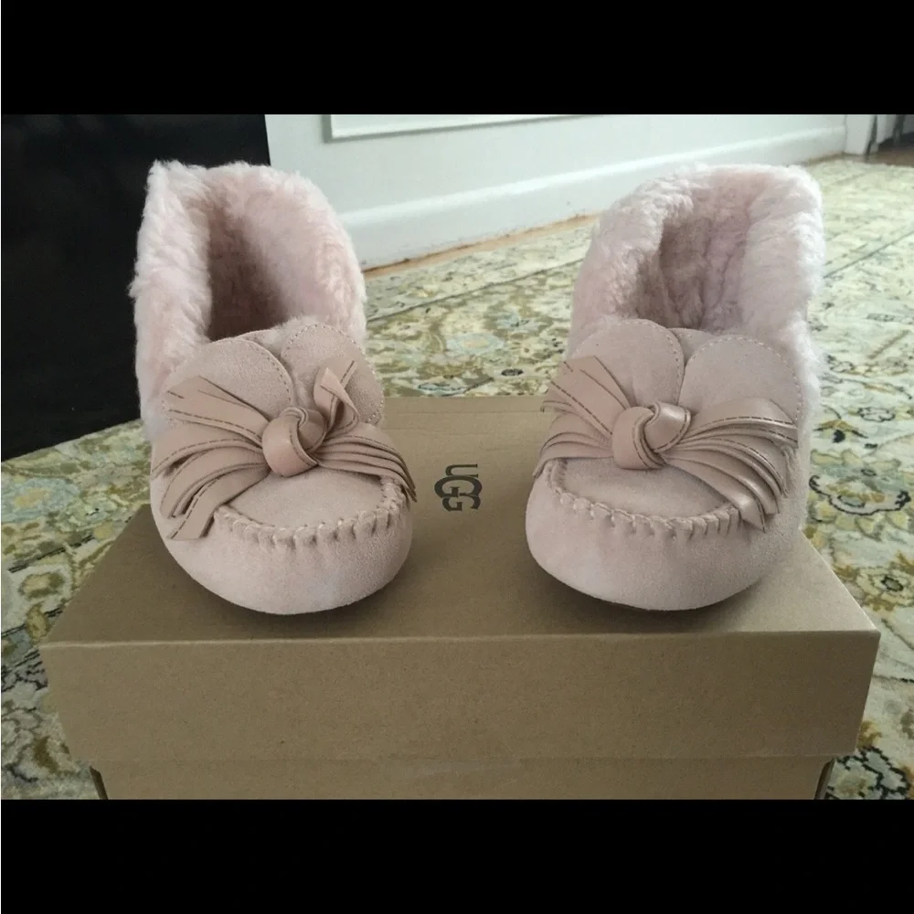 UGG Alena Girls pink suede Bow Moccasins flat shoes fur slip-on USA 5 new in box